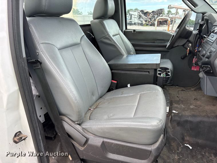 image for item YA3112 2013 Ford F450 Super Duty  utility / service truck