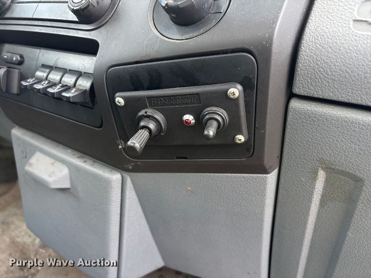 image for item YA3112 2013 Ford F450 Super Duty  utility / service truck