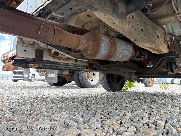 image for item YA3112 2013 Ford F450 Super Duty  utility / service truck