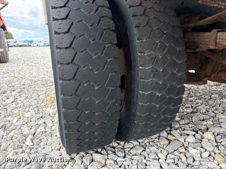 image for item YA3112 2013 Ford F450 Super Duty  utility / service truck