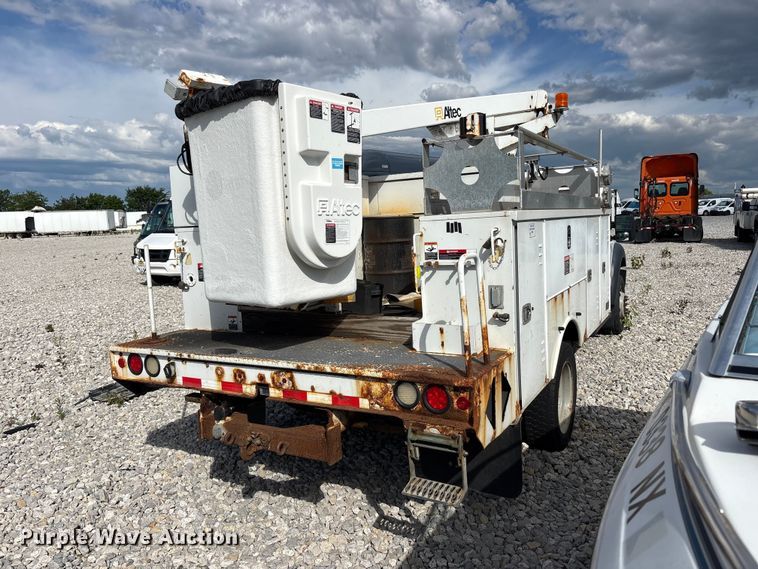 image for item YA3113 2013 Ford F450 Super Duty bucket truck