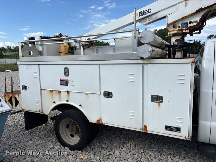 image for item YA3113 2013 Ford F450 Super Duty bucket truck