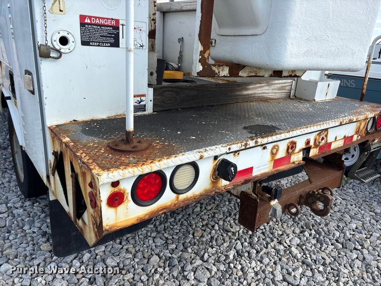 image for item YA3113 2013 Ford F450 Super Duty bucket truck