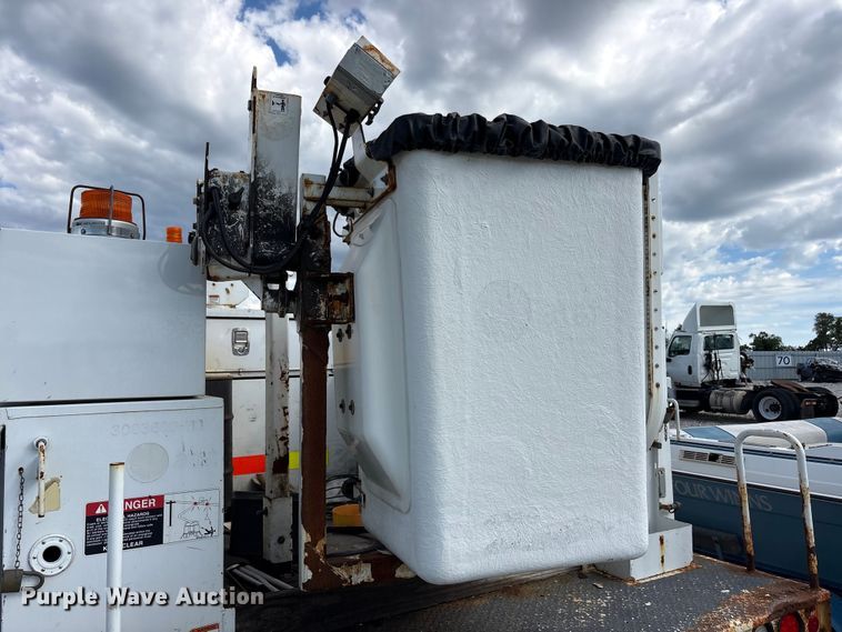 image for item YA3113 2013 Ford F450 Super Duty bucket truck