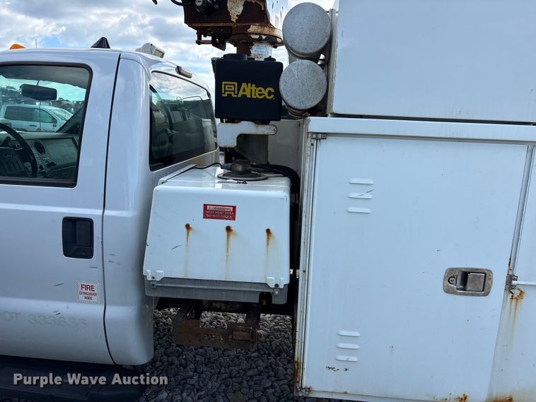 image for item YA3113 2013 Ford F450 Super Duty bucket truck