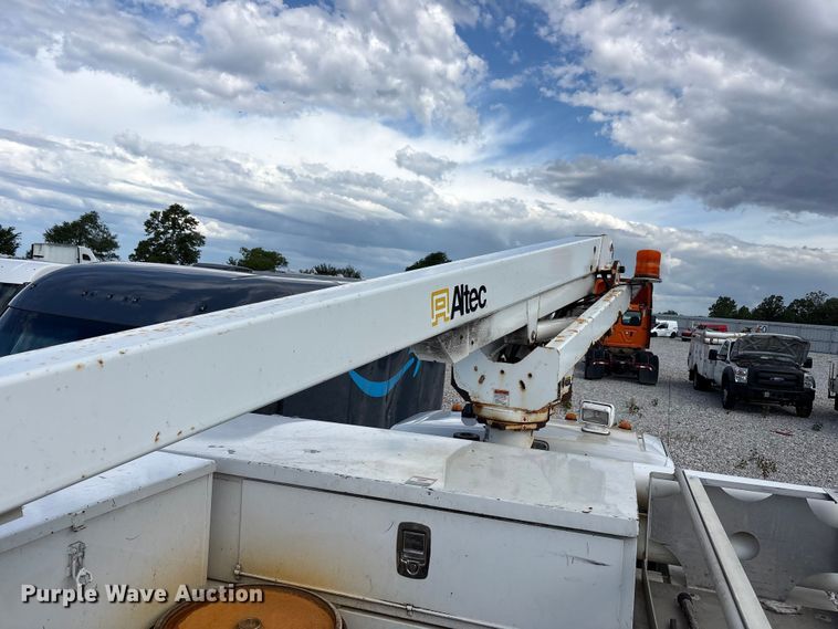 image for item YA3113 2013 Ford F450 Super Duty bucket truck
