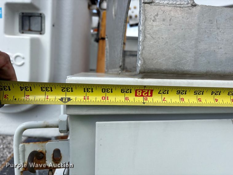 image for item YA3113 2013 Ford F450 Super Duty bucket truck