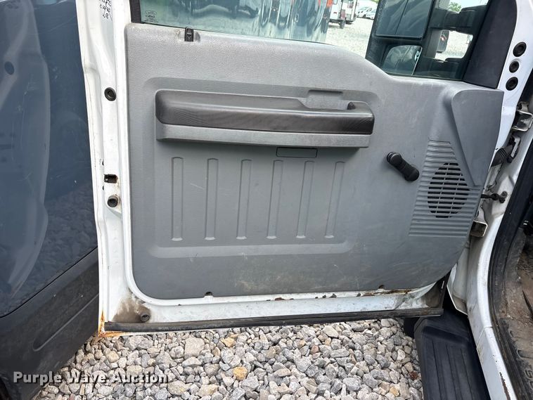 image for item YA3113 2013 Ford F450 Super Duty bucket truck