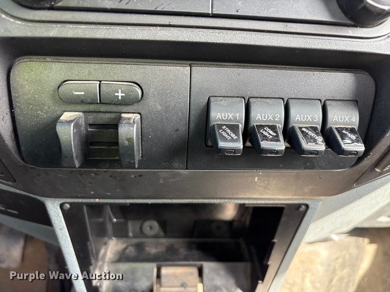 image for item YA3113 2013 Ford F450 Super Duty bucket truck