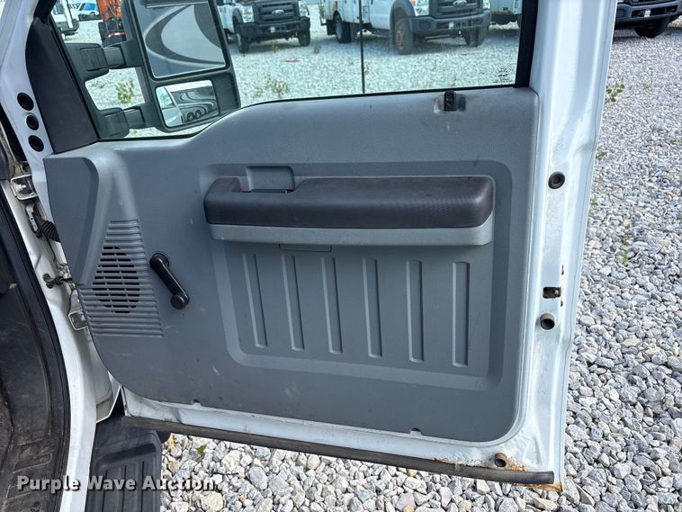 image for item YA3113 2013 Ford F450 Super Duty bucket truck