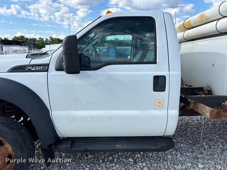 image for item YA3131 2015 Ford F450 Super Duty utility / service truck