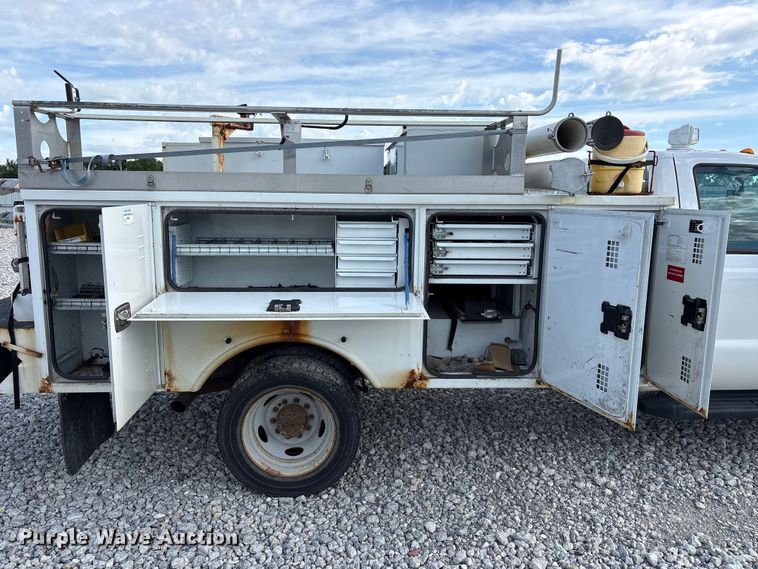 image for item YA3131 2015 Ford F450 Super Duty utility / service truck