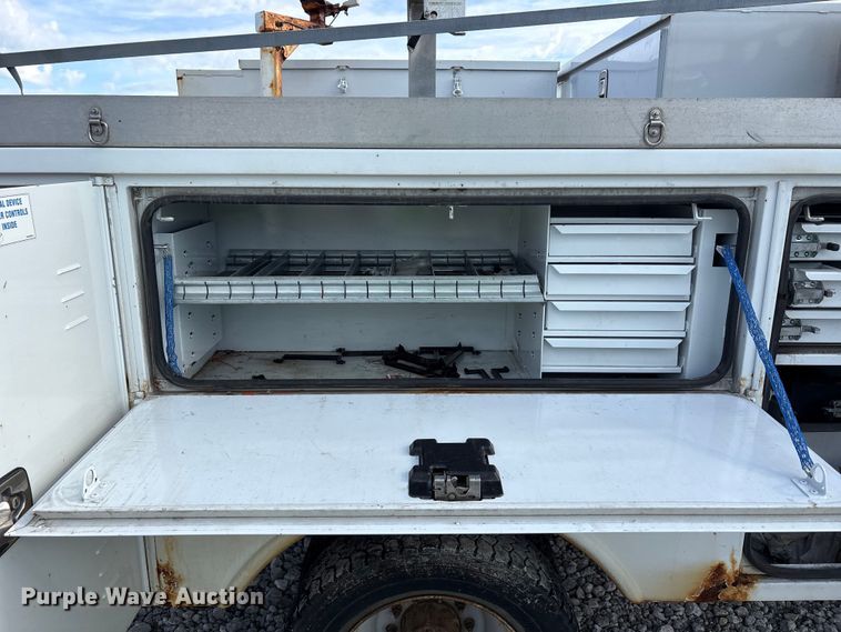 image for item YA3131 2015 Ford F450 Super Duty utility / service truck