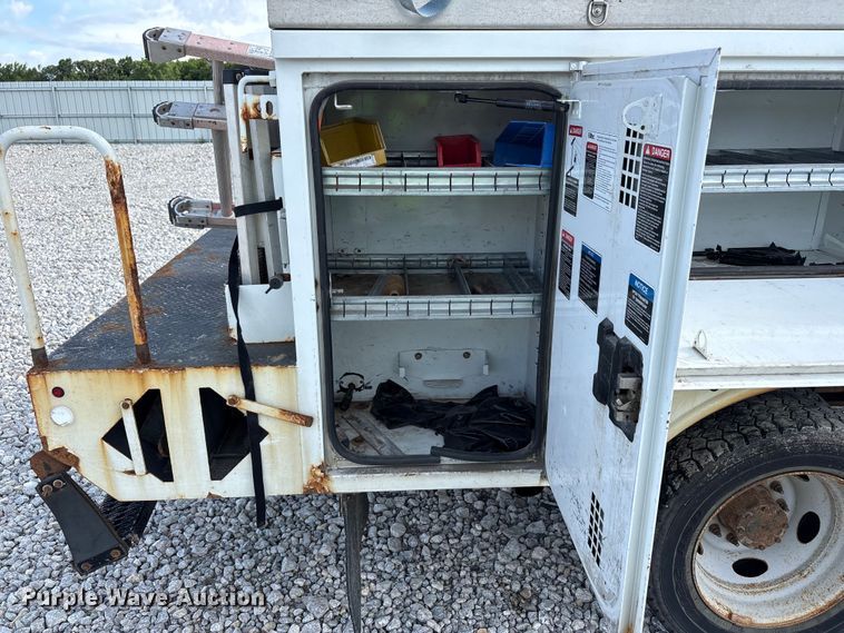 image for item YA3131 2015 Ford F450 Super Duty utility / service truck