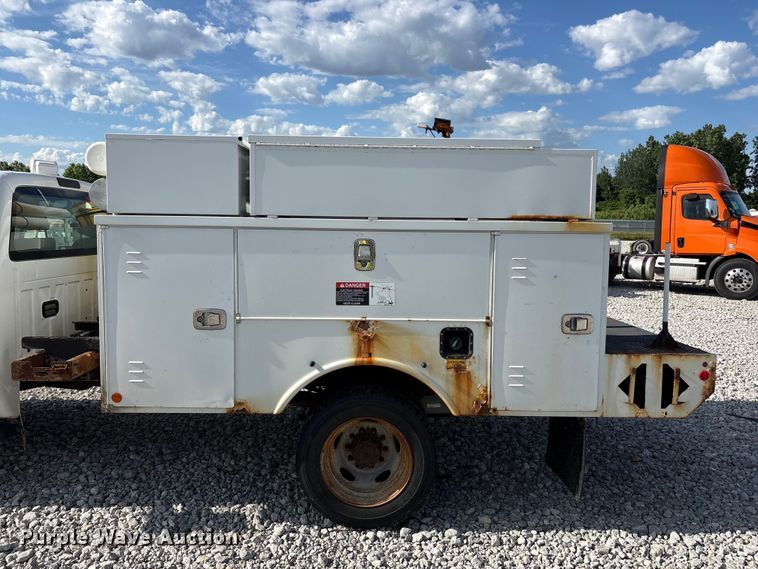 image for item YA3131 2015 Ford F450 Super Duty utility / service truck