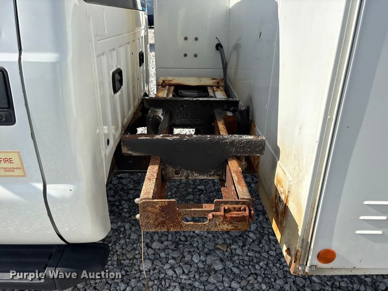 image for item YA3131 2015 Ford F450 Super Duty utility / service truck
