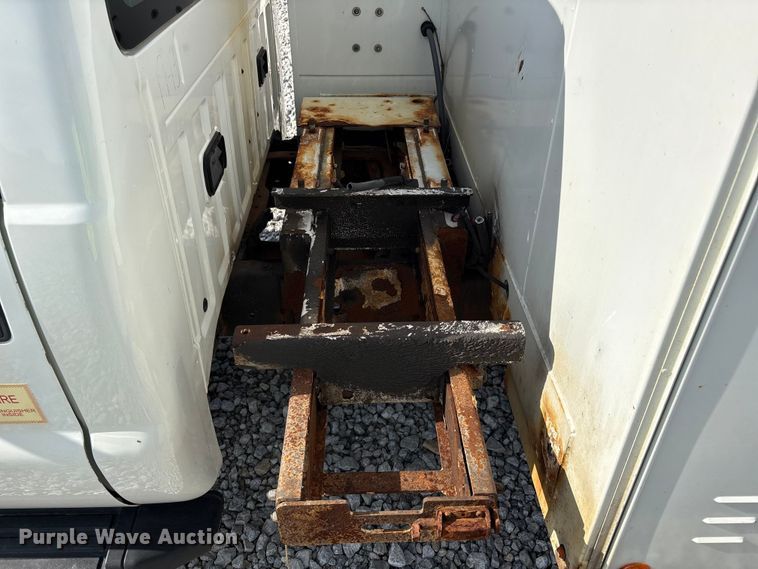 image for item YA3131 2015 Ford F450 Super Duty utility / service truck
