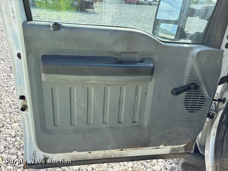 image for item YA3131 2015 Ford F450 Super Duty utility / service truck