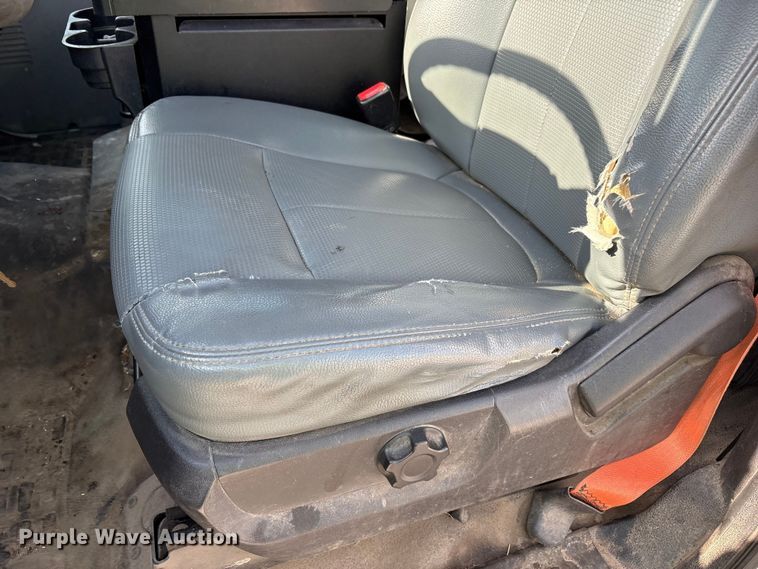 image for item YA3131 2015 Ford F450 Super Duty utility / service truck