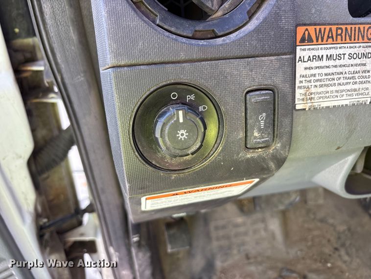 image for item YA3131 2015 Ford F450 Super Duty utility / service truck