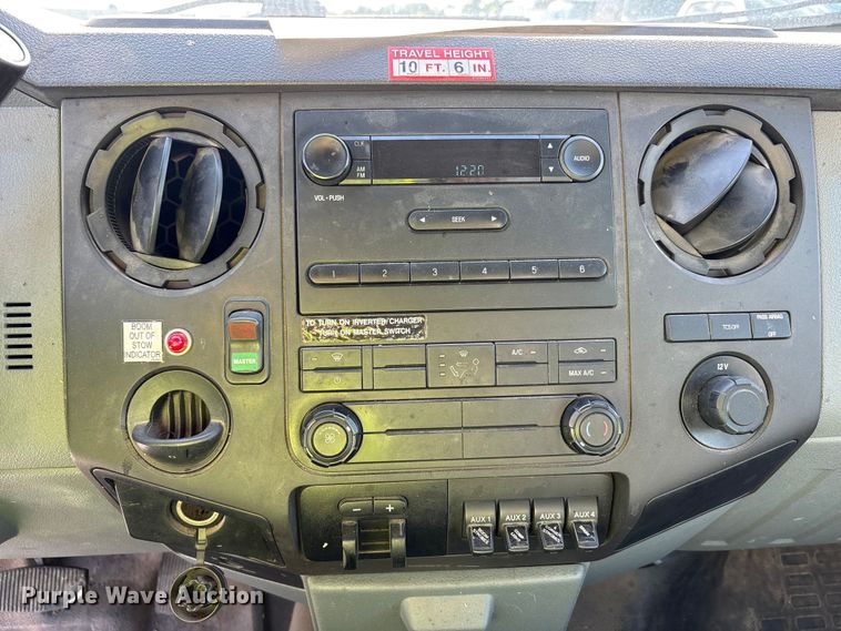 image for item YA3131 2015 Ford F450 Super Duty utility / service truck