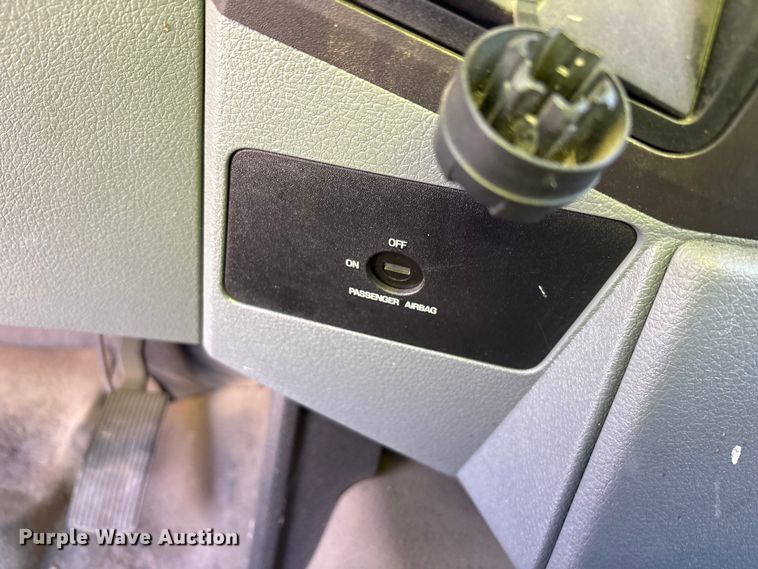 image for item YA3131 2015 Ford F450 Super Duty utility / service truck