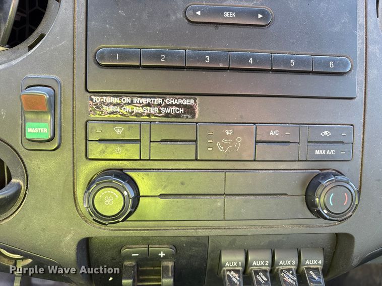 image for item YA3131 2015 Ford F450 Super Duty utility / service truck