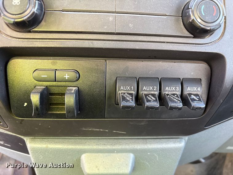 image for item YA3131 2015 Ford F450 Super Duty utility / service truck