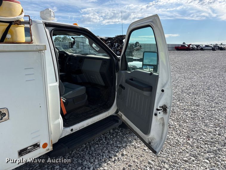 image for item YA3131 2015 Ford F450 Super Duty utility / service truck