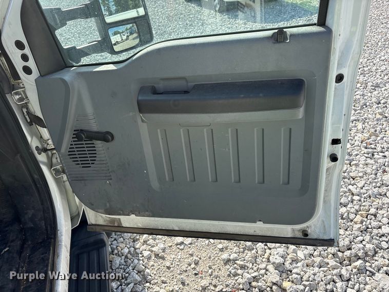 image for item YA3131 2015 Ford F450 Super Duty utility / service truck