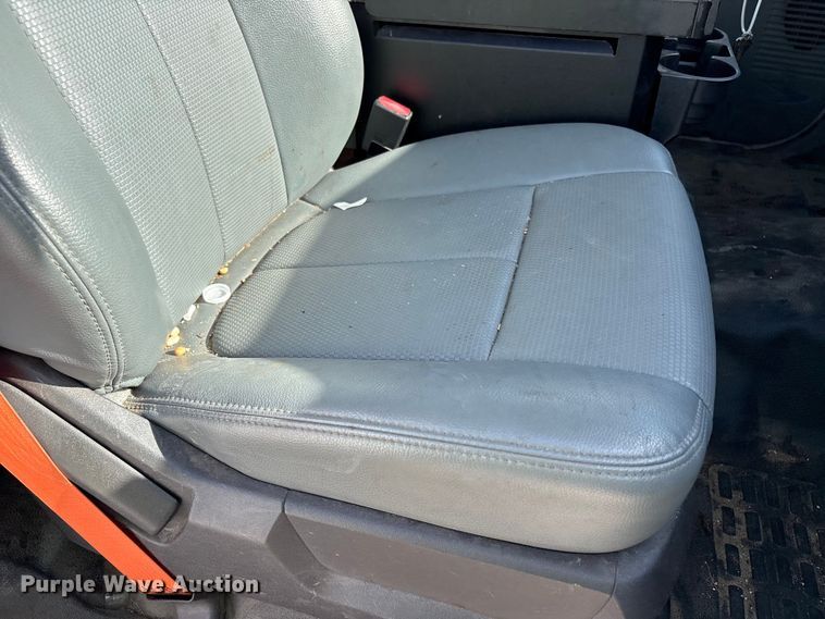 image for item YA3131 2015 Ford F450 Super Duty utility / service truck