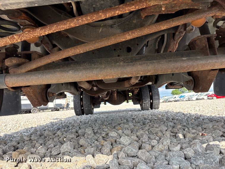 image for item YA3131 2015 Ford F450 Super Duty utility / service truck