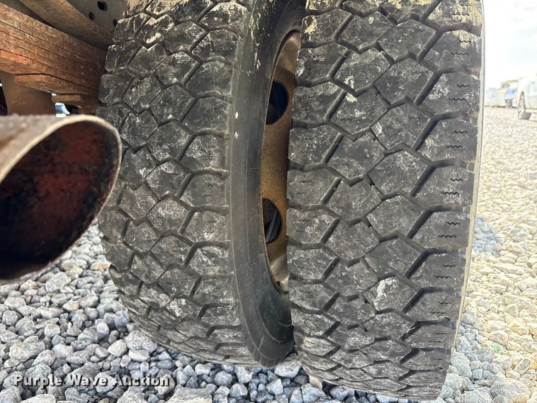 image for item YA3131 2015 Ford F450 Super Duty utility / service truck