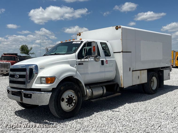 image for item YA3188 2015 Ford F750 Super Duty chipper truck