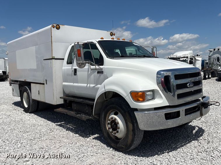 image for item YA3188 2015 Ford F750 Super Duty chipper truck