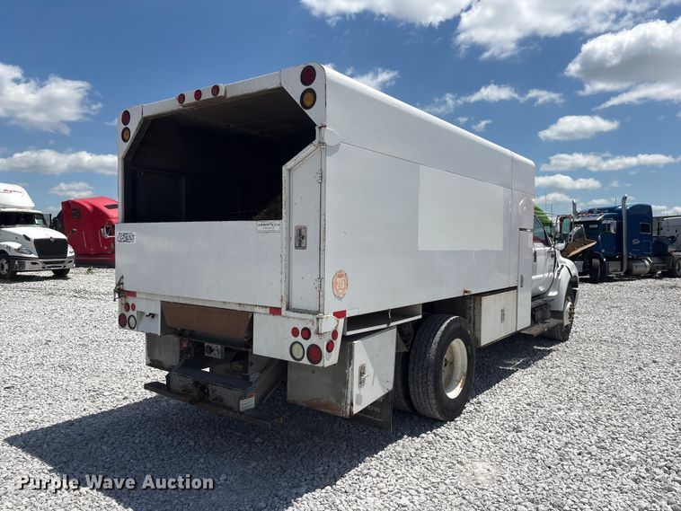 image for item YA3188 2015 Ford F750 Super Duty chipper truck