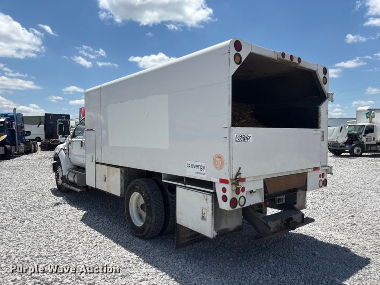 image for item YA3188 2015 Ford F750 Super Duty chipper truck