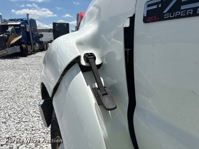 image for item YA3188 2015 Ford F750 Super Duty chipper truck