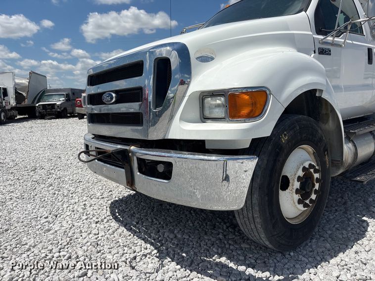 image for item YA3188 2015 Ford F750 Super Duty chipper truck