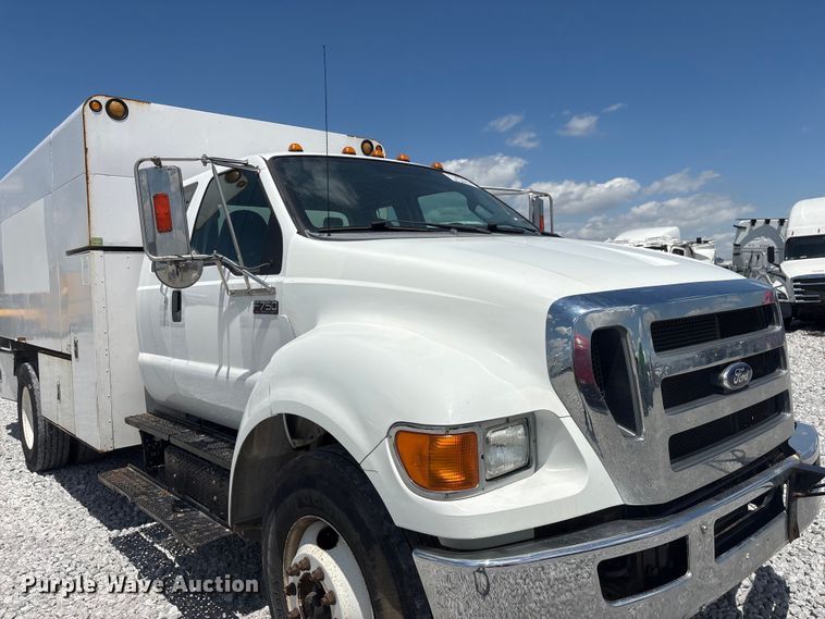 image for item YA3188 2015 Ford F750 Super Duty chipper truck