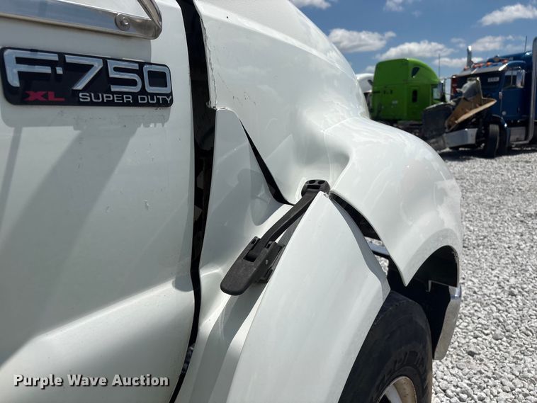 image for item YA3188 2015 Ford F750 Super Duty chipper truck