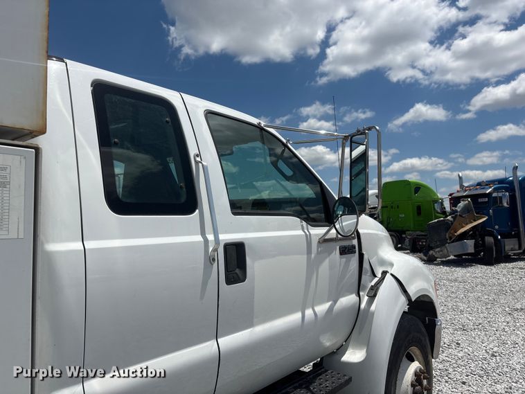 image for item YA3188 2015 Ford F750 Super Duty chipper truck