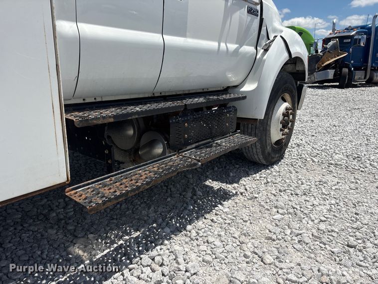 image for item YA3188 2015 Ford F750 Super Duty chipper truck