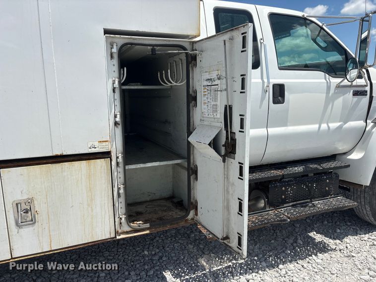 image for item YA3188 2015 Ford F750 Super Duty chipper truck