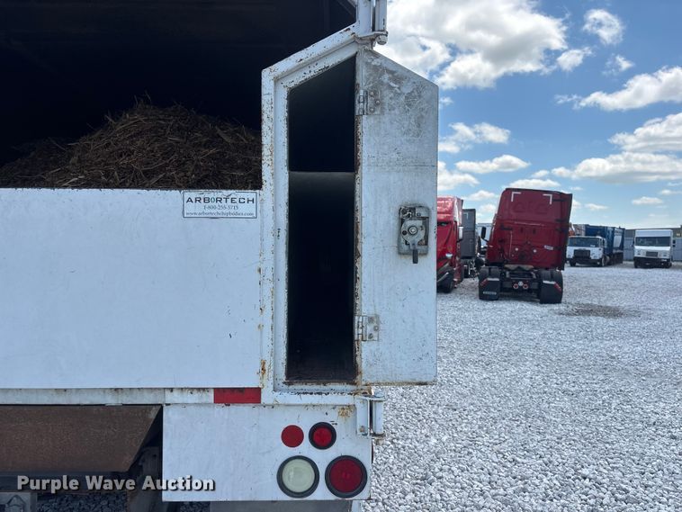 image for item YA3188 2015 Ford F750 Super Duty chipper truck