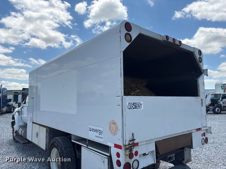 image for item YA3188 2015 Ford F750 Super Duty chipper truck