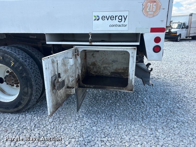 image for item YA3188 2015 Ford F750 Super Duty chipper truck