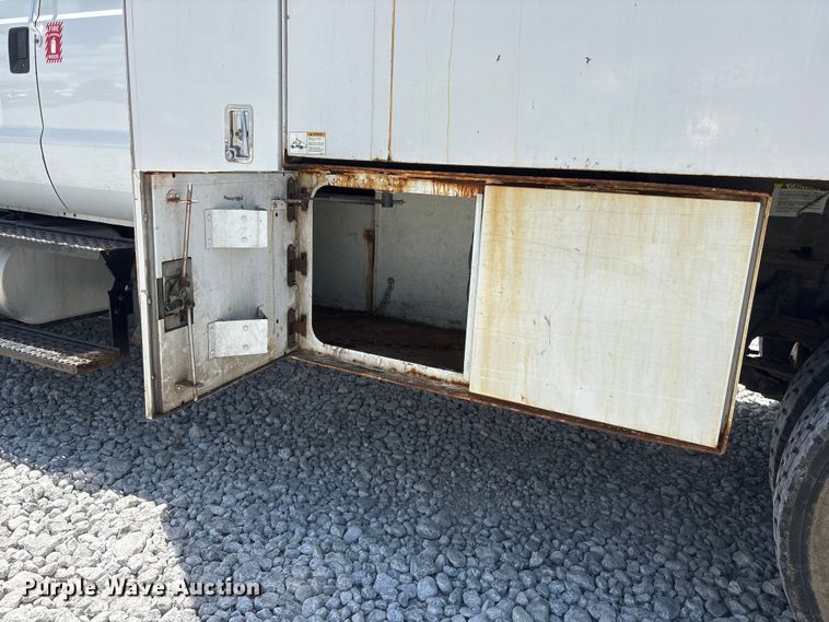 image for item YA3188 2015 Ford F750 Super Duty chipper truck