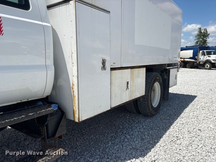 image for item YA3188 2015 Ford F750 Super Duty chipper truck
