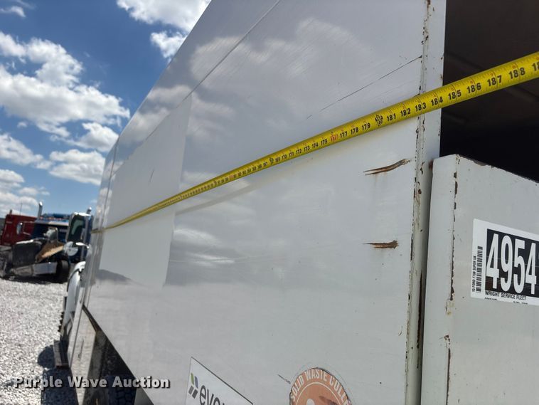 image for item YA3188 2015 Ford F750 Super Duty chipper truck